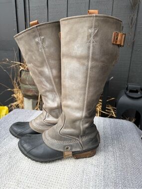 Sorel Women's Boots in Taupe and Black